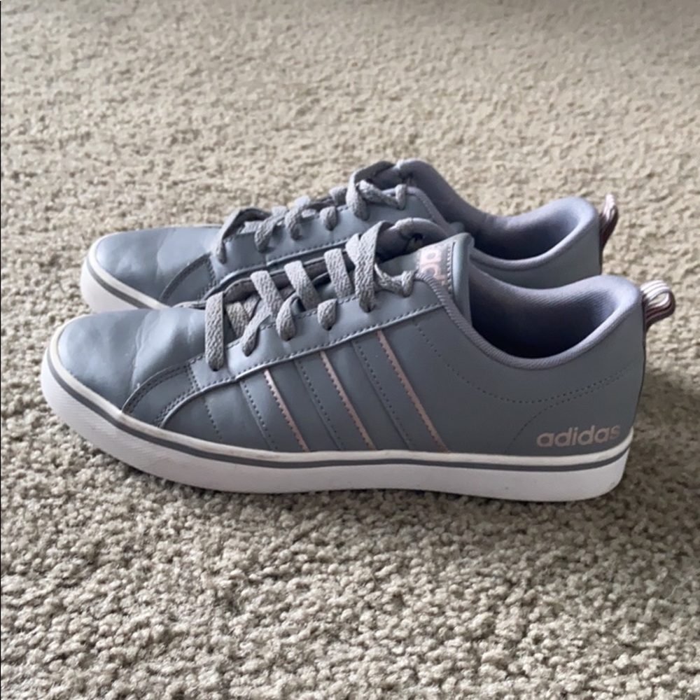 Adidas Sneakers